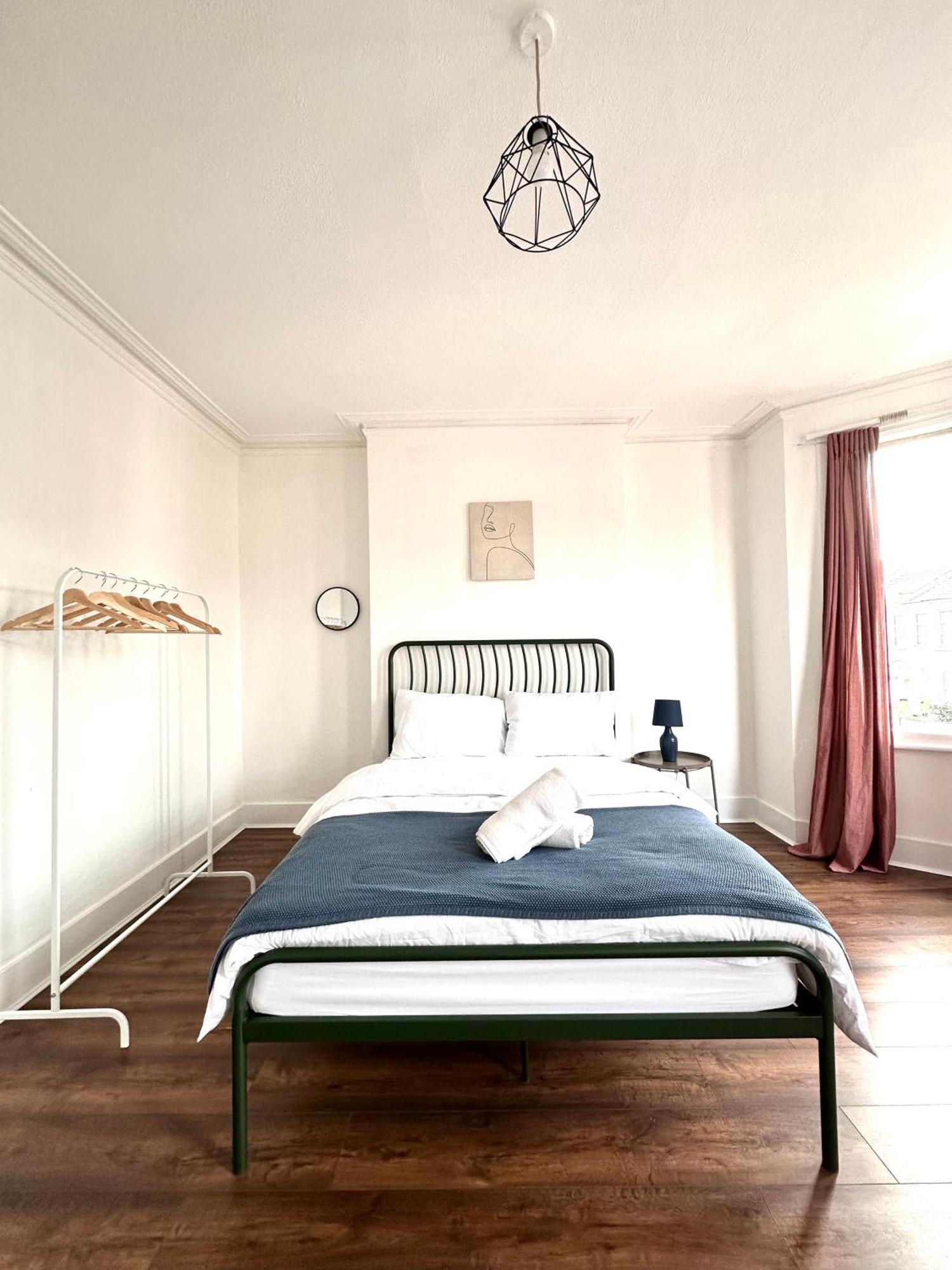Charming, Renovated Residence In Willesden Green London Exterior photo