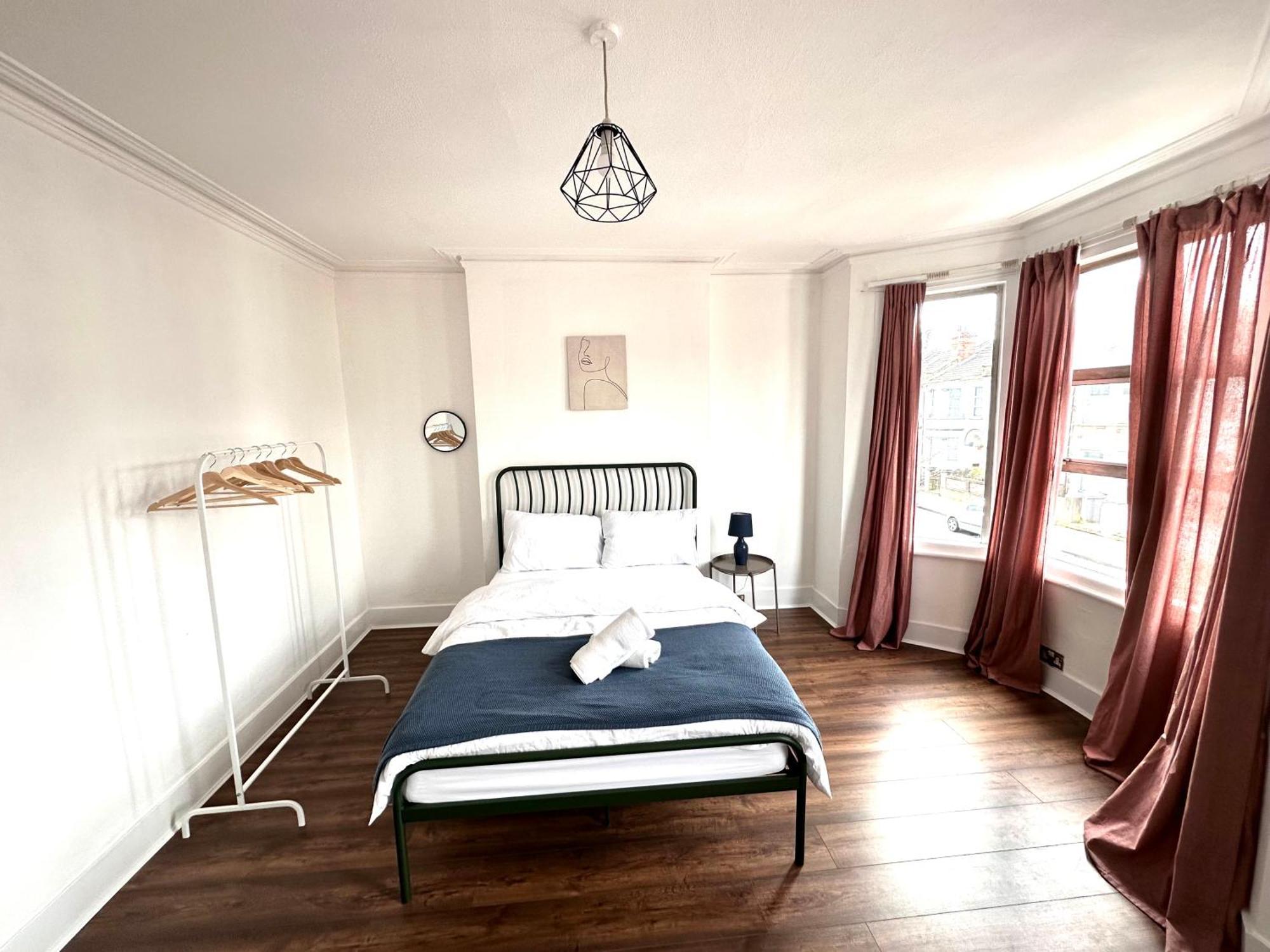 Charming, Renovated Residence In Willesden Green London Exterior photo