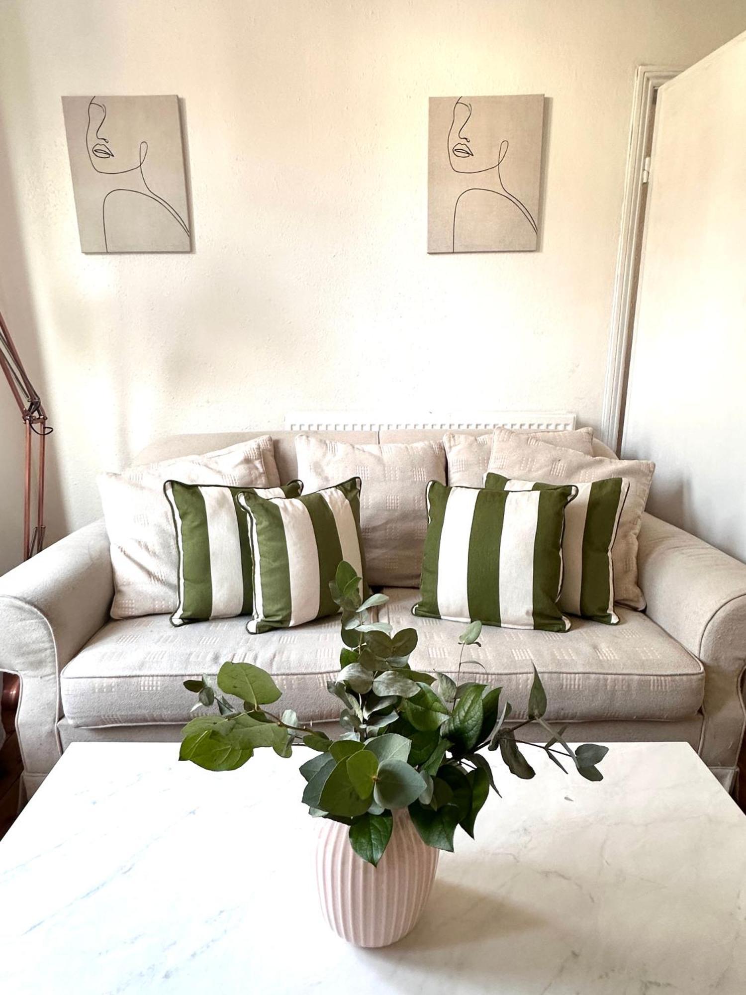 Charming, Renovated Residence In Willesden Green London Exterior photo